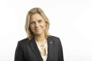 Finansminister Magdalena Andersson avlämnar vårändringsbudgeten för 2018